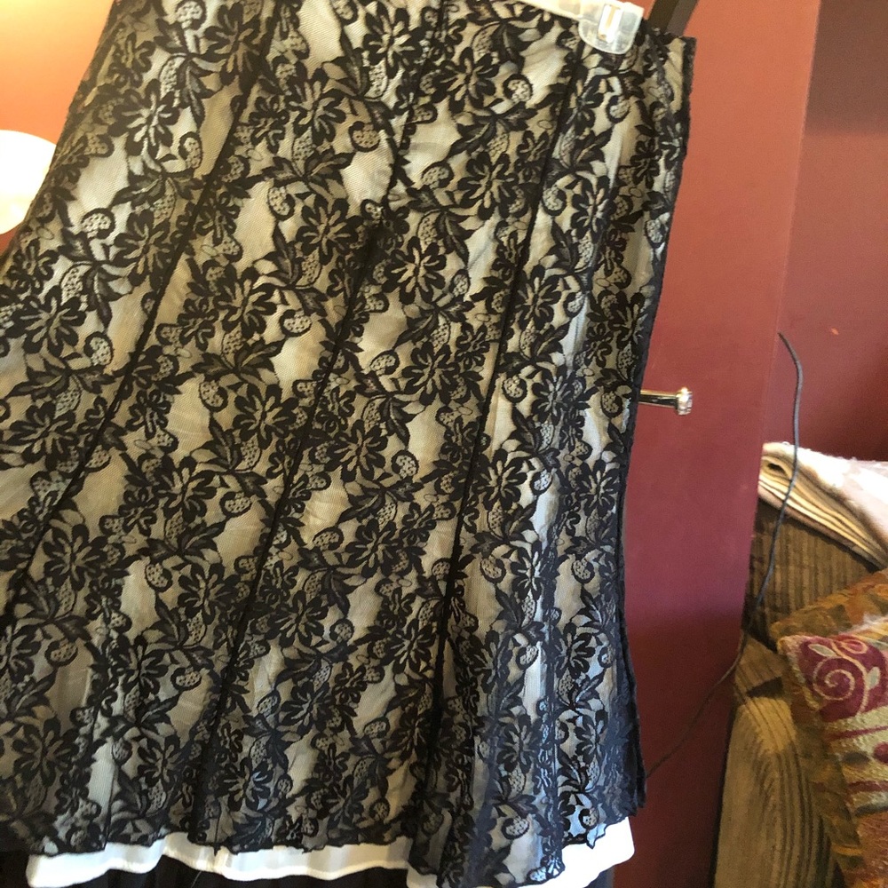 MIDI lace skirt